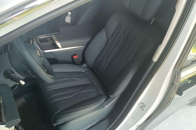 Used Buick Century 2023 2.0T Four-Seat Private Edition Left Front Seat
