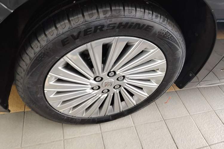 Used Buick Century 2023 2.0T Four-Seat Private Edition Left Front Wheel Hub