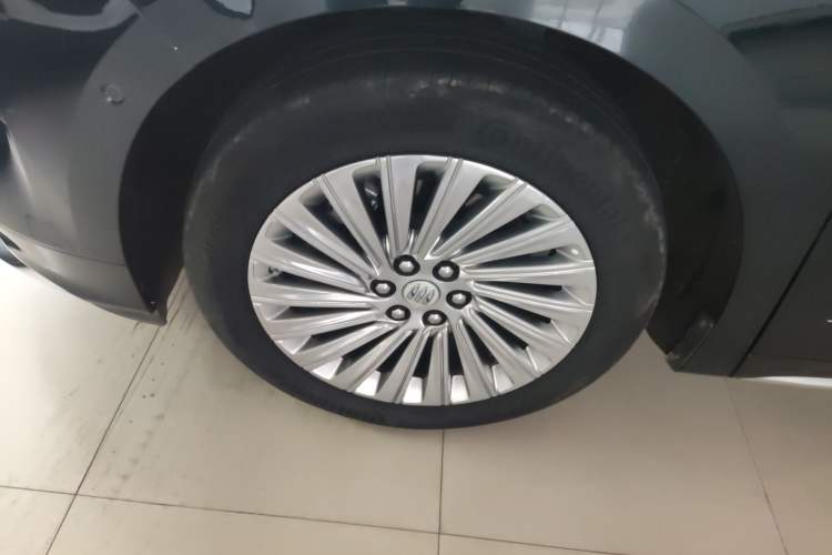 Used Buick Century 2023 2.0T Four-Seat Private Edition Left Front Wheel Hub