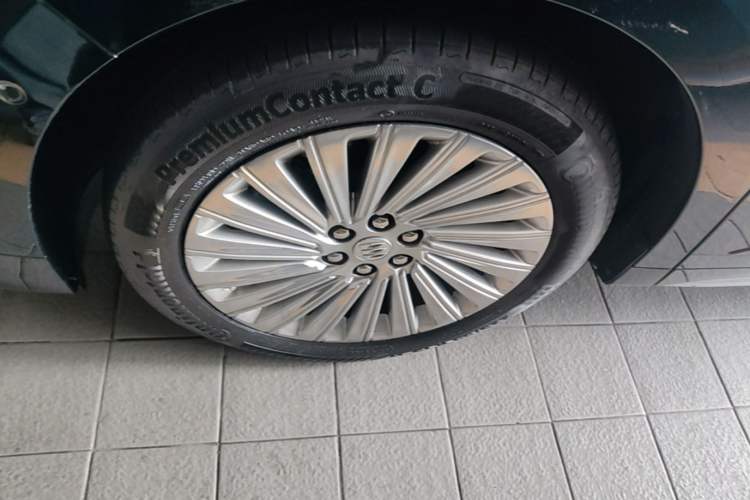 Used Buick Century 2023 2.0T Four-Seat Private Edition Left Front Wheel Hub