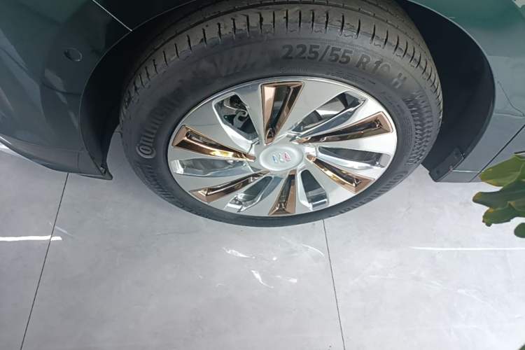 Used Buick Century 2023 2.0T Four-Seat Private Edition Left Front Wheel Hub