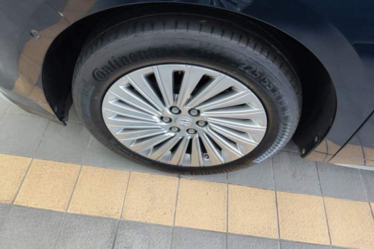 Used Buick Century 2023 2.0T Four-Seat Private Edition Left Front Wheel Hub