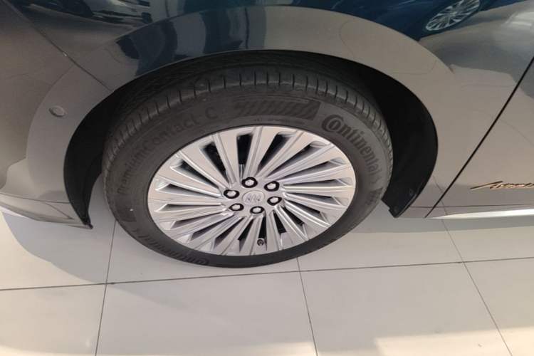 Used Buick Century 2023 2.0T Four-Seat Elegance Edition Left Front Wheel Hub