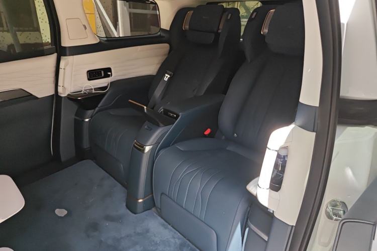 Used Buick Century 2023 2.0T Four-Seat Private Edition Left Rear Seat