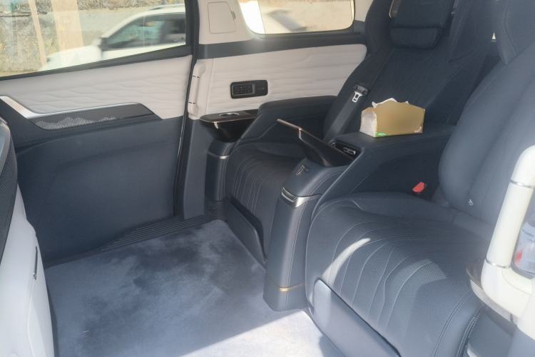 Used Buick Century 2023 2.0T Four-Seat Private Edition Left Rear Seat
