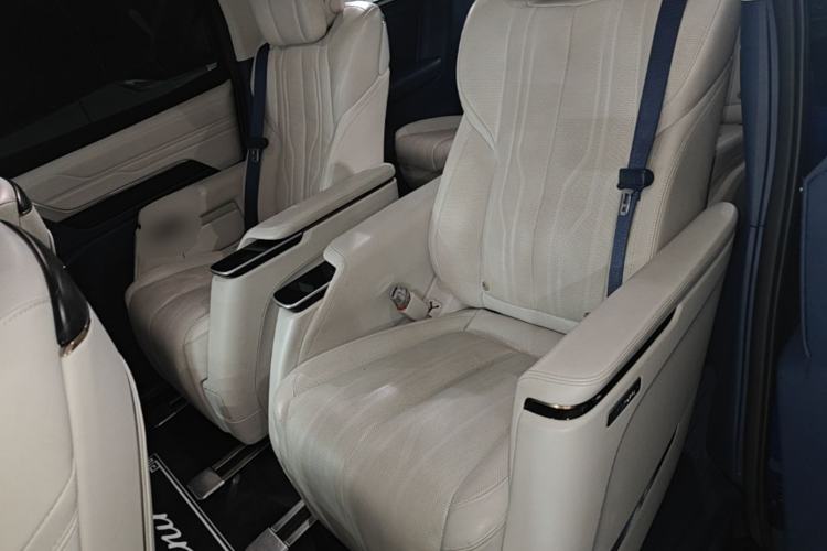 Used Buick Century 2023 2.0T Six-Seater Yinshi Edition Left Rear Seat