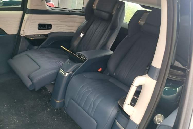 Used Buick Century 2023 2.0T Four-Seat Private Edition Left Rear Seat