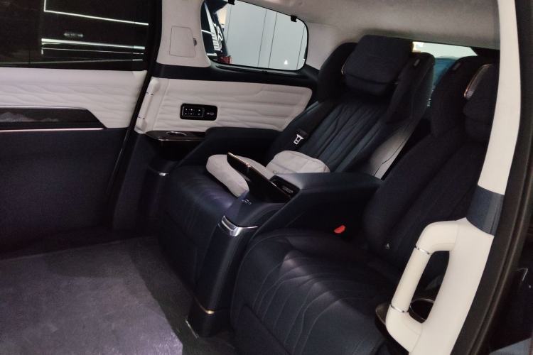 Used Buick Century 2023 2.0T Four-Seat Private Edition Left Rear Seat