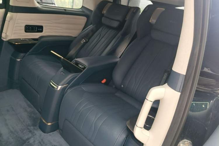 Used Buick Century 2023 2.0T Four-Seat Private Edition Left Rear Seat