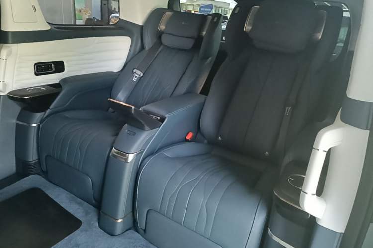 Used Buick Century 2023 2.0T Four-Seat Private Edition Left Rear Seat