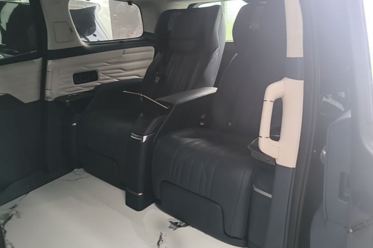 Used Buick Century 2023 2.0T Four-Seat Private Edition Left Rear Seat