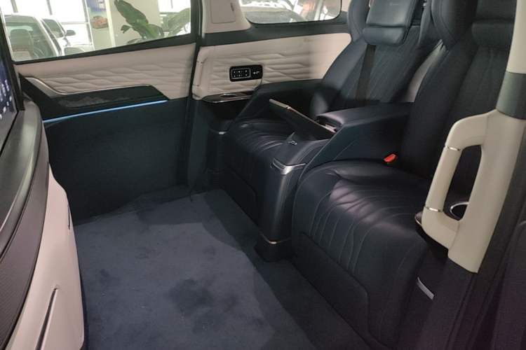 Used Buick Century 2023 2.0T Four-Seat Private Edition Left Rear Seat