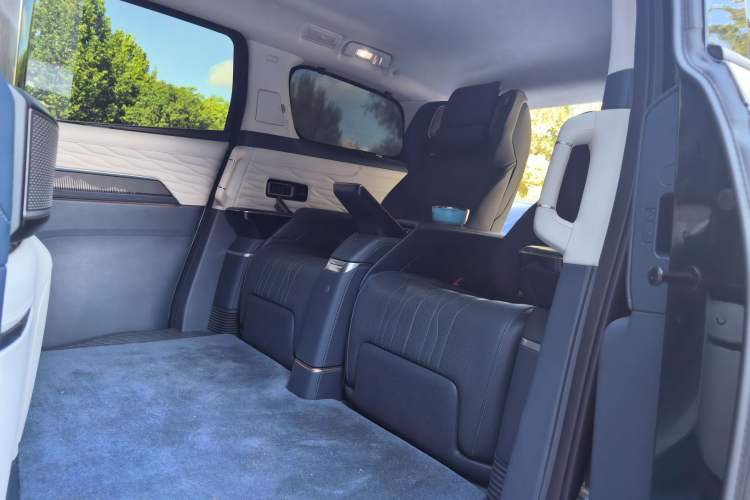 Used Buick Century 2023 2.0T Four-Seat Private Edition Left Rear Seat