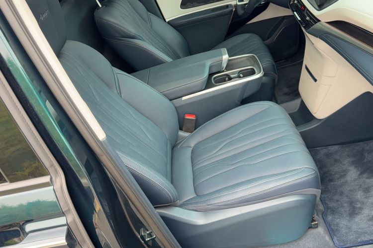 Used Buick Century 2023 2.0T Four-Seat Private Edition Right Front Seat