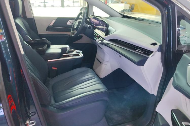 Used Buick Century 2023 2.0T Four-Seat Private Edition Right Front Seat