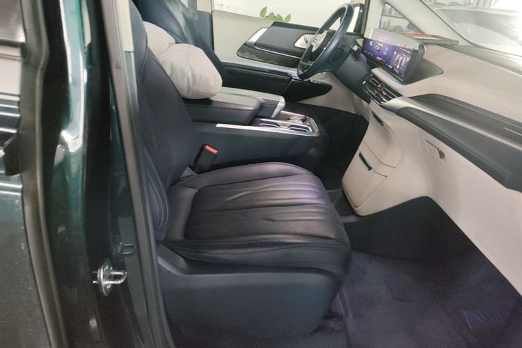 Used Buick Century 2023 2.0T Four-Seat Private Edition Right Front Seat