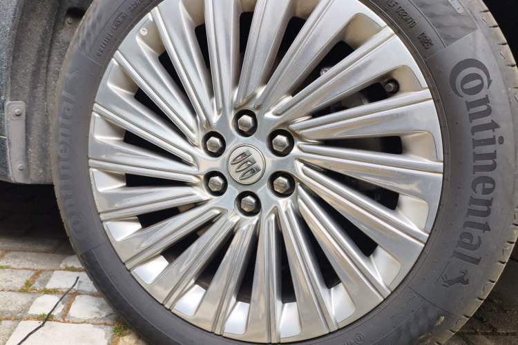 Used Buick Century 2023 2.0T Four-Seat Private Edition Right Front Wheel Hub