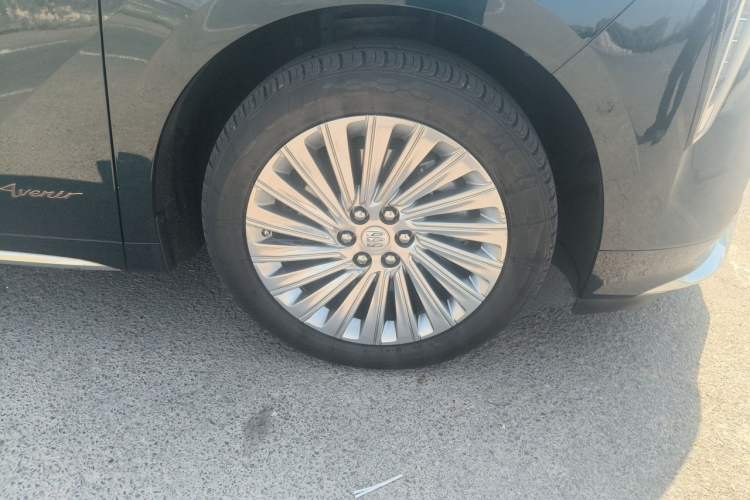 Used Buick Century 2023 2.0T Four-Seat Private Edition Right Front Wheel Hub