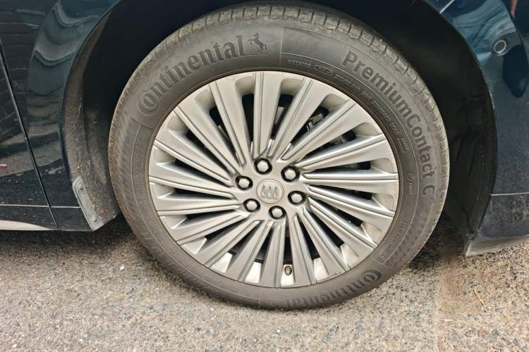 Used Buick Century 2023 2.0T Four-Seat Private Edition Right Front Wheel Hub