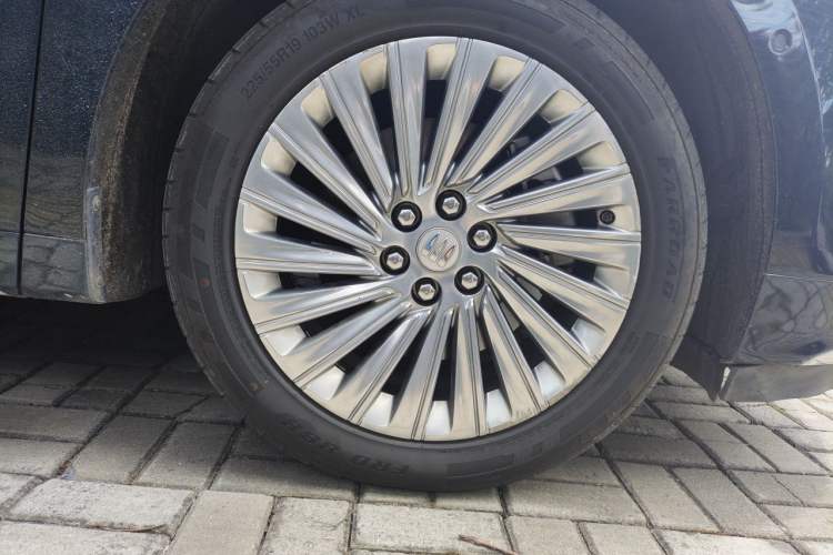 Used Buick Century 2023 2.0T Four-Seat Elegance Edition Right Front Wheel Hub
