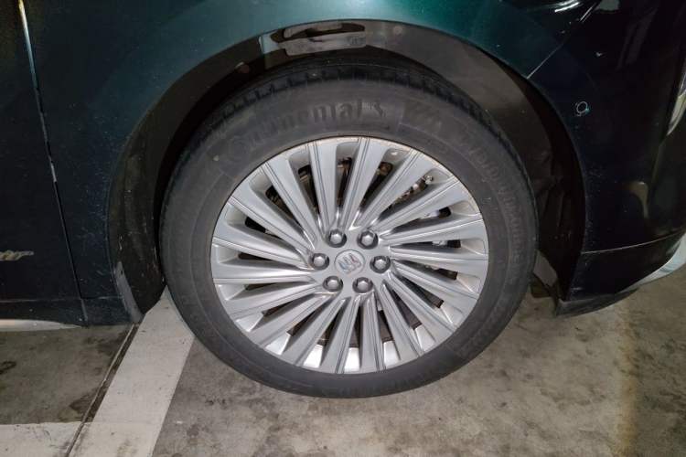 Used Buick Century 2023 2.0T Four-Seat Private Edition Right Front Wheel Hub