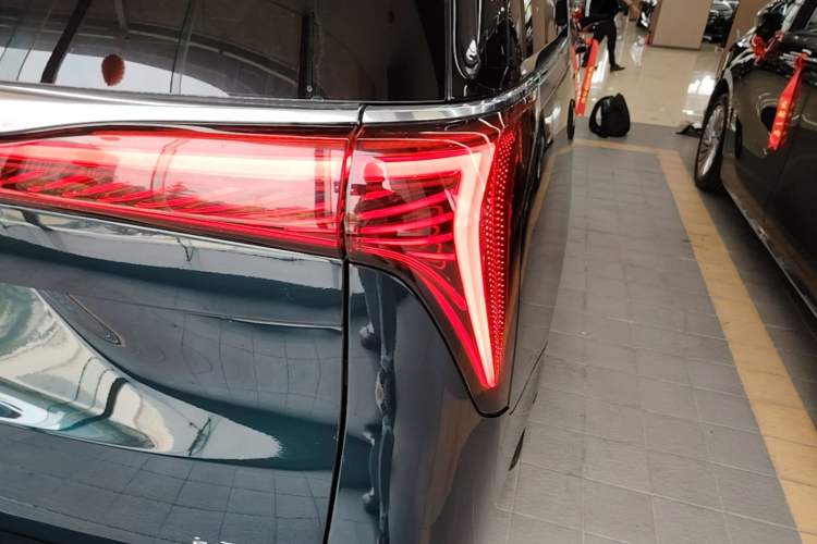 Used Buick Century 2023 2.0T Four-Seat Private Edition Right Rear Taillight