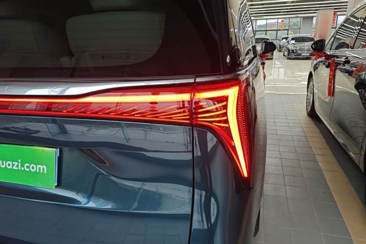 Used Buick Century 2023 2.0T Six-Seater Yinshi Edition Right Rear Taillight