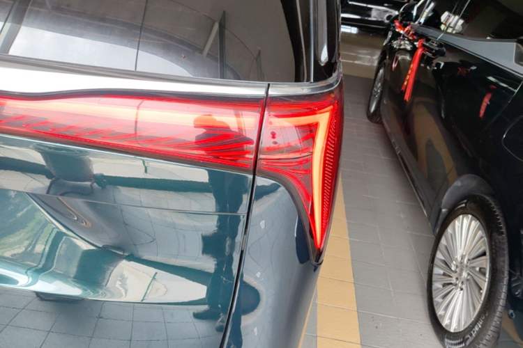 Used Buick Century 2023 2.0T Four-Seat Private Edition Right Rear Taillight