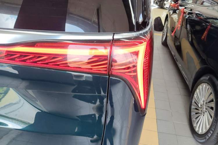Used Buick Century 2023 2.0T Four-Seat Private Edition Right Rear Taillight
