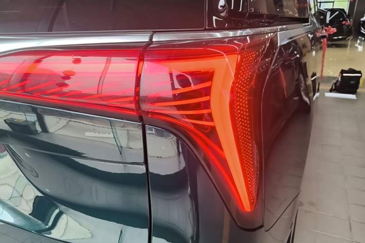 Used Buick Century 2023 2.0T Four-Seat Private Edition Right Rear Taillight