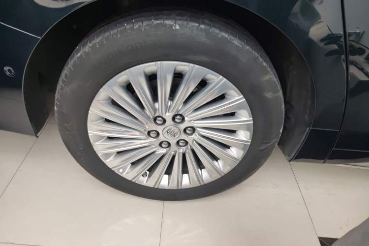 Used Buick Century 2023 2.0T Four-Seat Private Edition Right Rear Wheel Hub