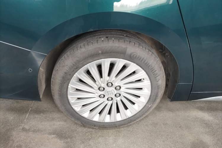Used Buick Century 2023 2.0T Four-Seat Private Edition Right Rear Wheel Hub