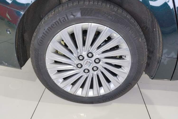 Used Buick Century 2023 2.0T Four-Seat Private Edition Right Rear Wheel Hub
