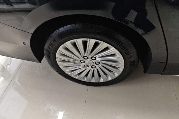 Used Buick Century 2023 2.0T Four-Seat Private Edition Right Rear Wheel Hub