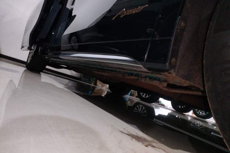 Used Buick Century 2023 2.0T Four-Seat Private Edition Right Side Sill