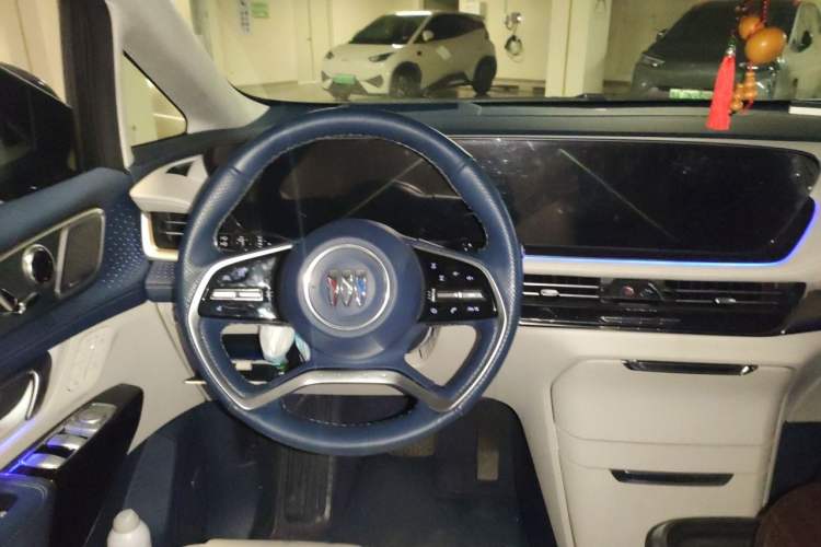 Used Buick Century 2023 2.0T Six-Seater Yinshi Edition Steering Wheel