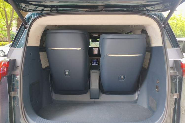 Used Buick Century 2023 2.0T Four-Seat Private Edition Trunk