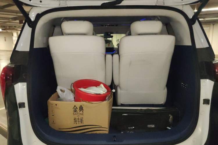 Used Buick Century 2023 2.0T Six-Seater Yinshi Edition Trunk
