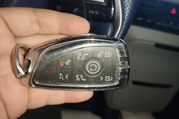 Used Buick Century 2023 2.0T Six-Seater Yinshi Edition Vehicle Key