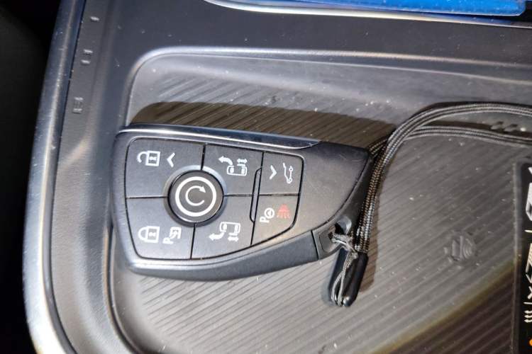 Used Buick Century 2023 2.0T Four-Seat Private Edition Vehicle Key
