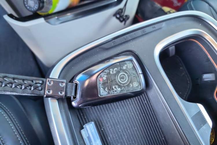 Used Buick Century 2023 2.0T Four-Seat Private Edition Vehicle Key