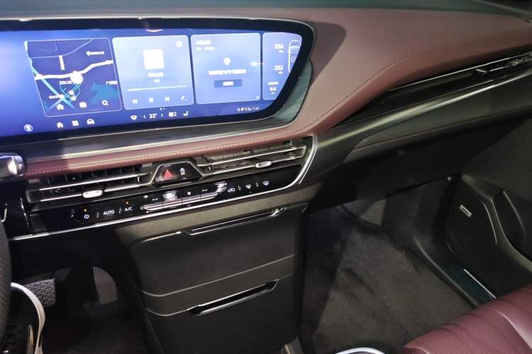 Used Buick Century 2023 2.0T Six-Seater Yinshi Edition Audio And AC Panel