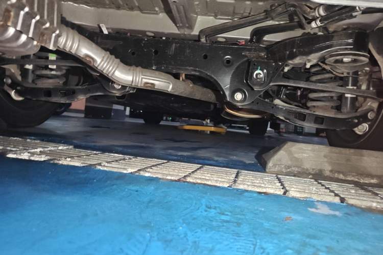 Used Buick Century 2023 2.0T Six-Seater Yinshi Edition Chassis Rear