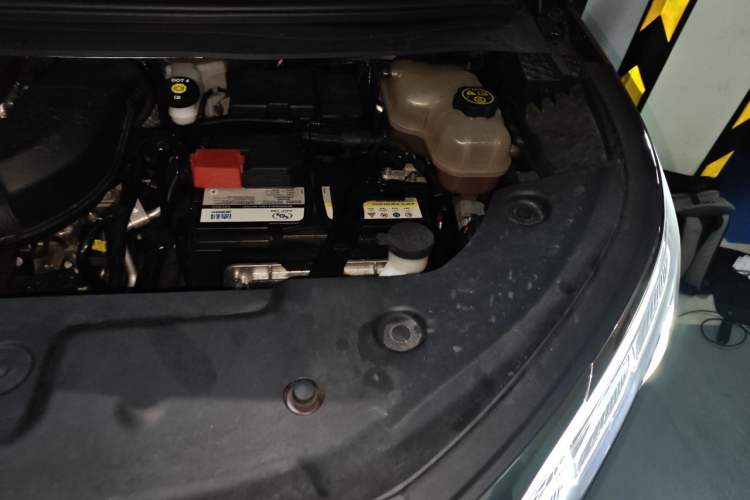 Used Buick Century 2023 2.0T Six-Seater Yinshi Edition Engine Bay Left