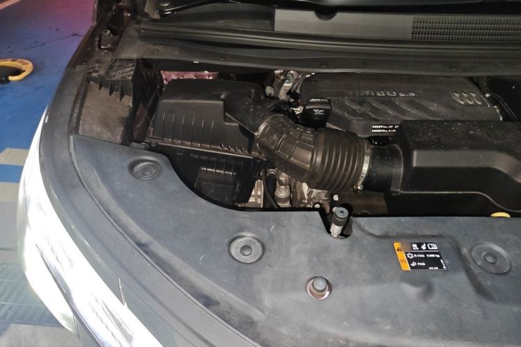 Used Buick Century 2023 2.0T Six-Seater Yinshi Edition Engine Bay Right