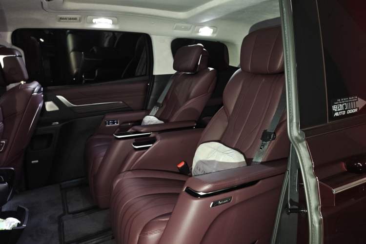 Used Buick Century 2023 2.0T Six-Seater Yinshi Edition Left Rear Seat