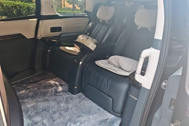 Used Buick Century 2023 2.0T Four-Seat Private Edition Left Rear Seat