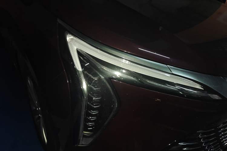 Used Buick Century 2023 2.0T Six-Seater Yinshi Edition Right Front Headlight