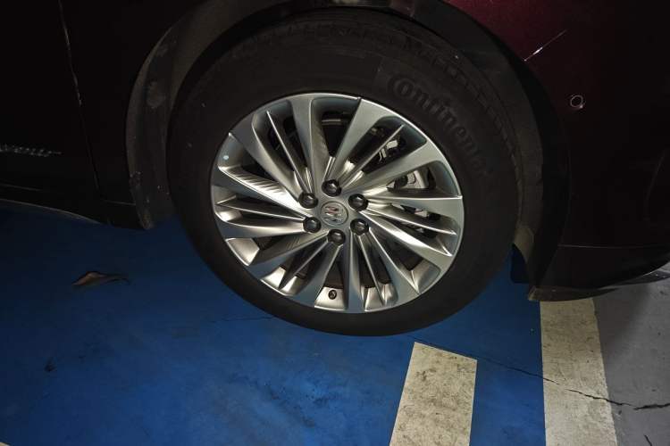 Used Buick Century 2023 2.0T Six-Seater Yinshi Edition Right Front Wheel Hub