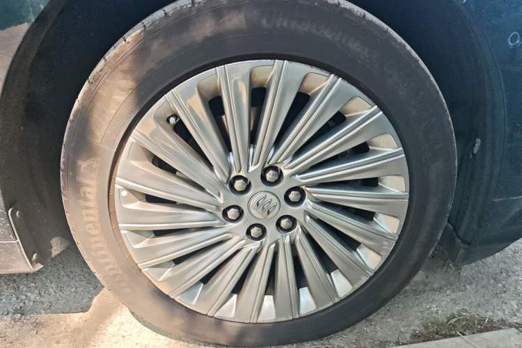 Used Buick Century 2023 2.0T Four-Seat Private Edition Right Front Wheel Hub